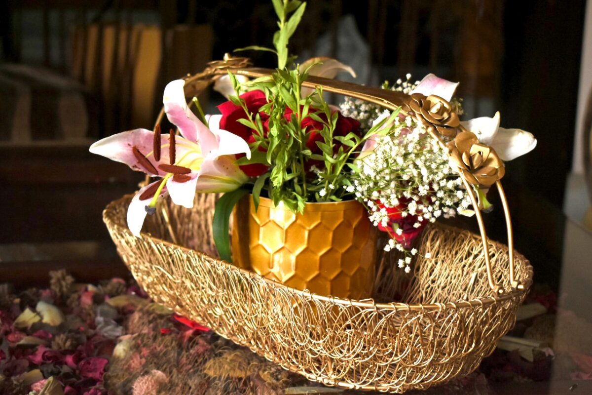 Oval Metal Wire Hamper basket Gift Basket Truso Packing house2home, h2h, Gift Basket, wedding Gift, house warming, holiday basket, room hamper