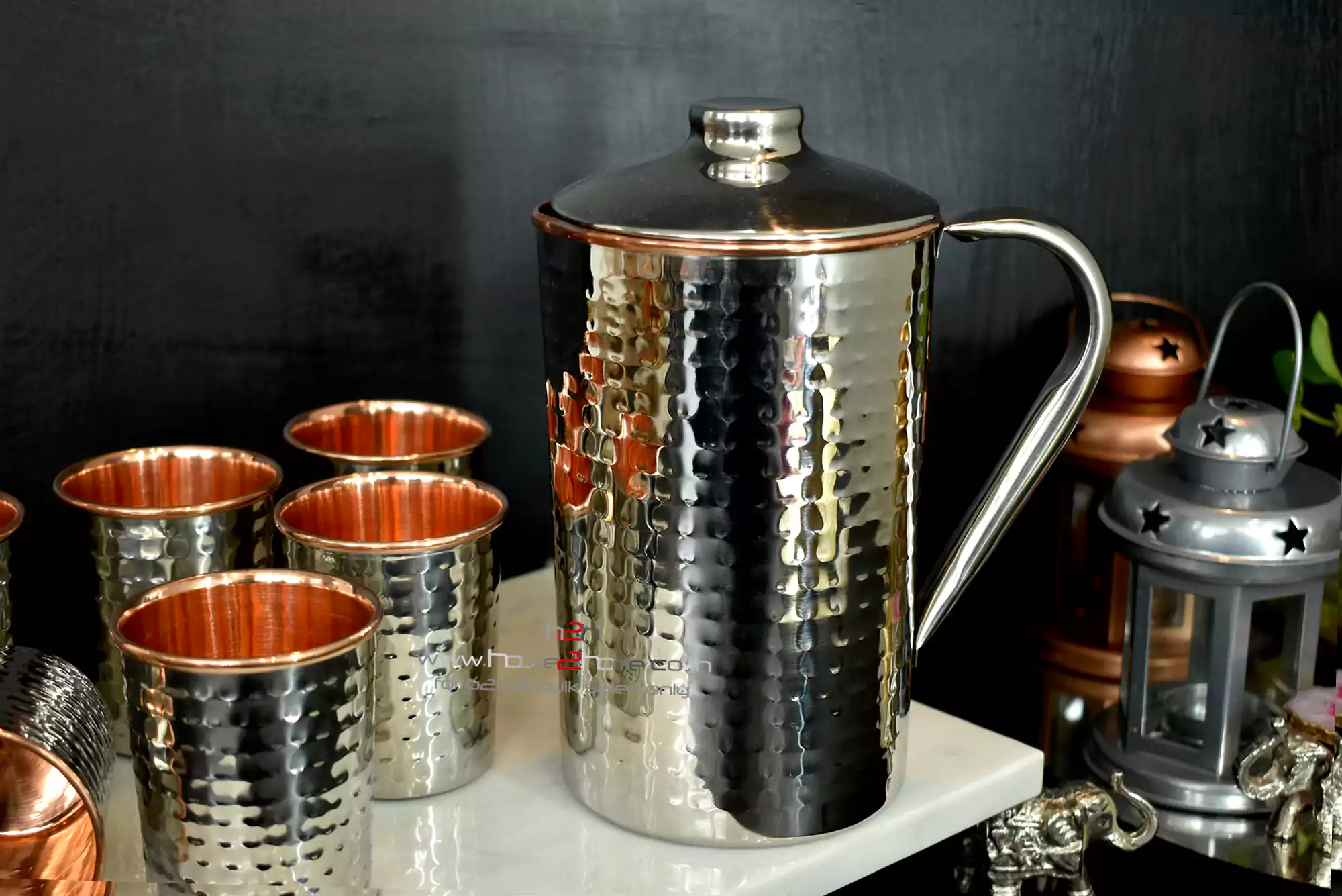 A professional, high-end beverage set suitable for premium corporate New Year gifts or business associate hampers.