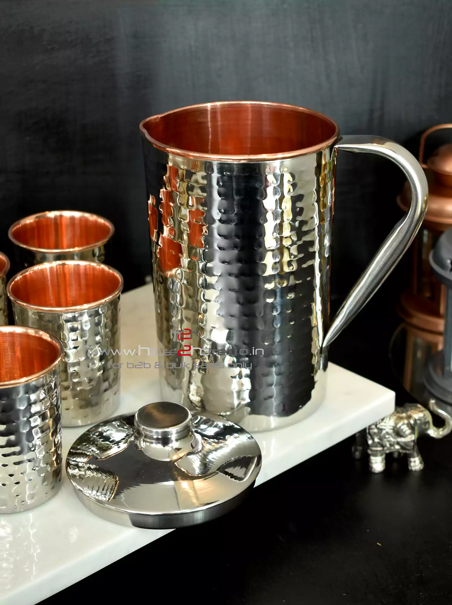 A professional, high-end beverage set suitable for premium corporate New Year gifts or business associate hampers.