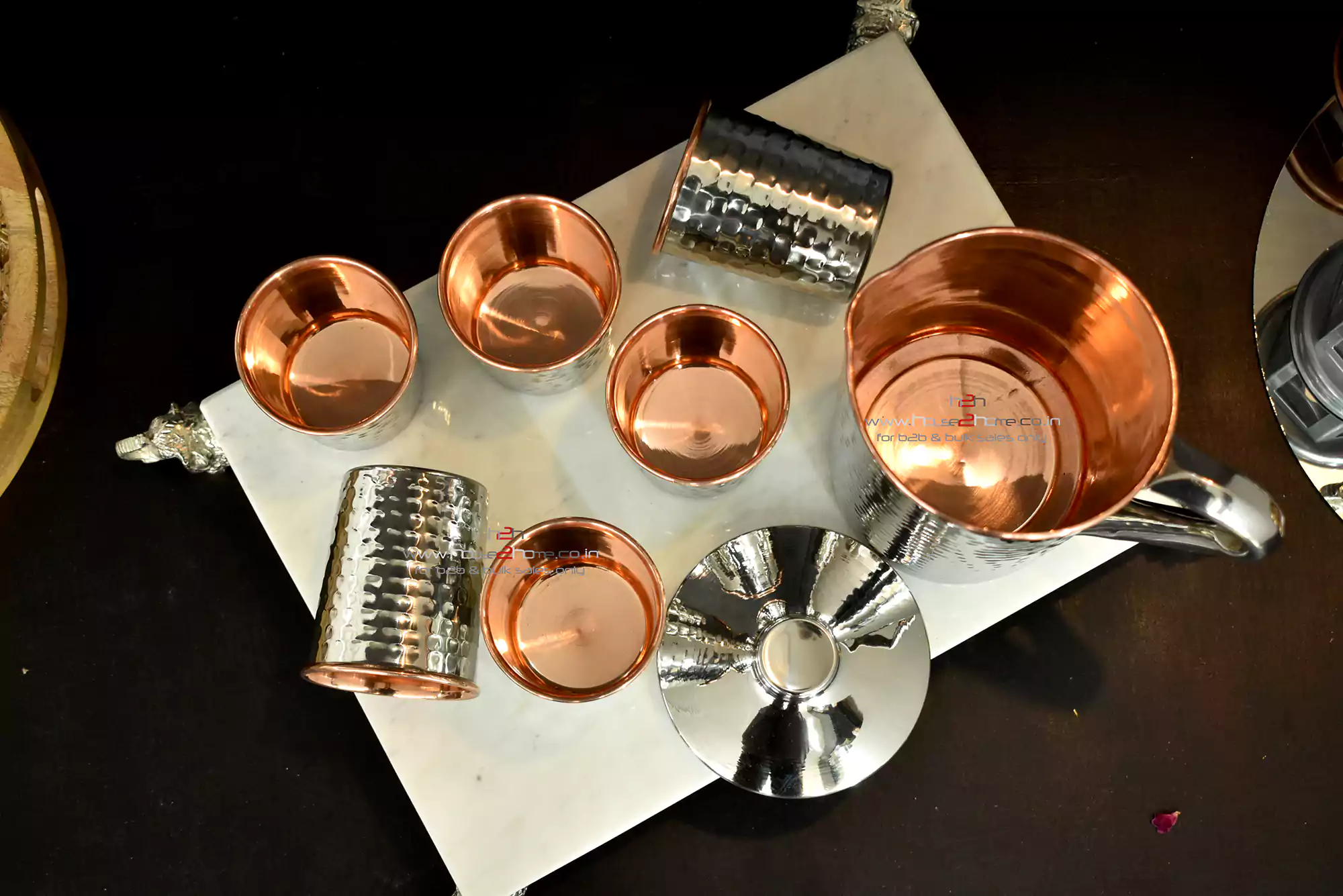A professional, high-end beverage set suitable for premium corporate New Year gifts or business associate hampers.