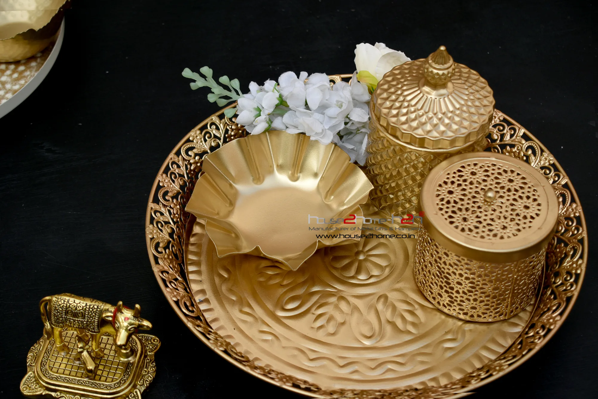 Blossom Round Carved Tray - Gold 12x2.5 inches 6 Blossom Round Carved Tray - Gold 12x2.5 inches - Image 4