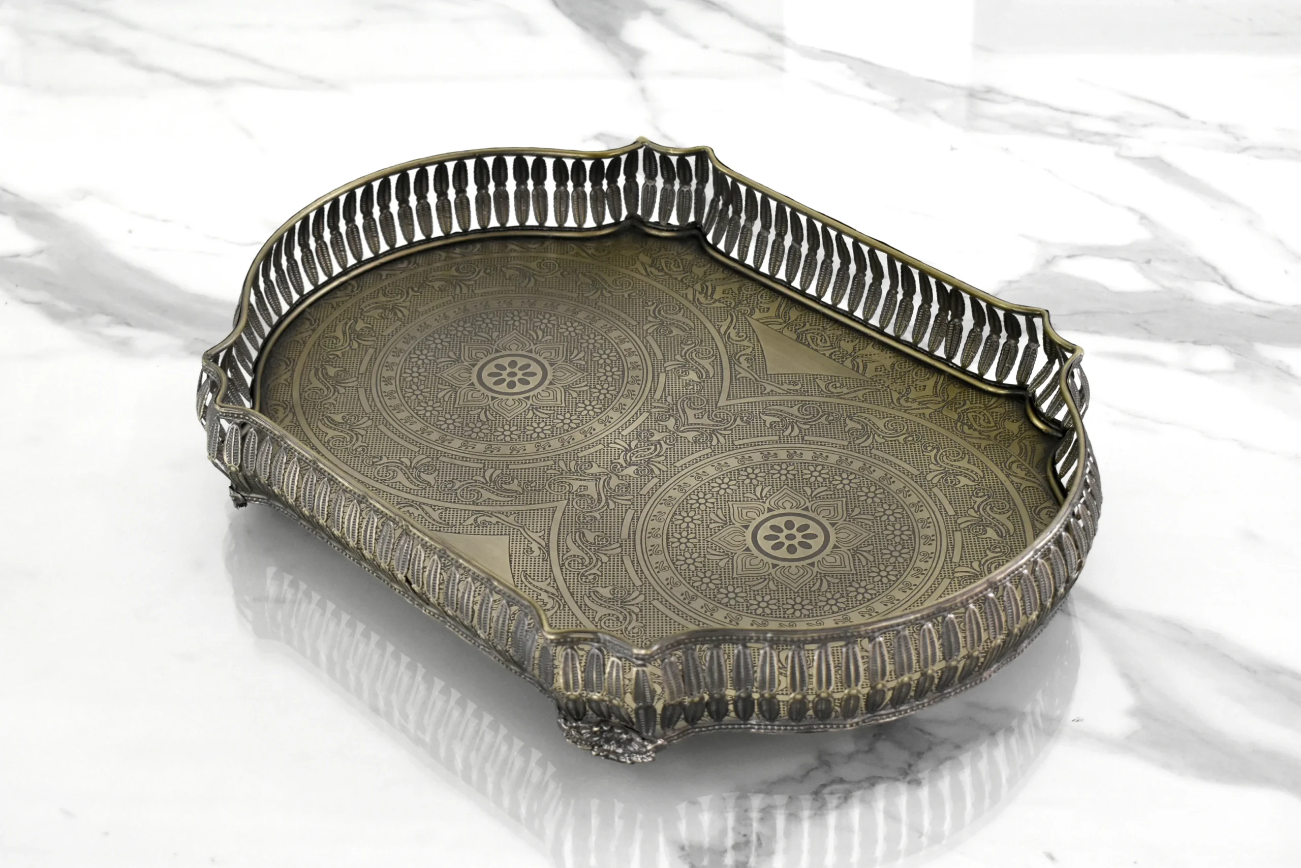 Exquisitely crafted brass tray, a thoughtful Griha Pravesh housewarming present or a traditional item for religious ceremonies