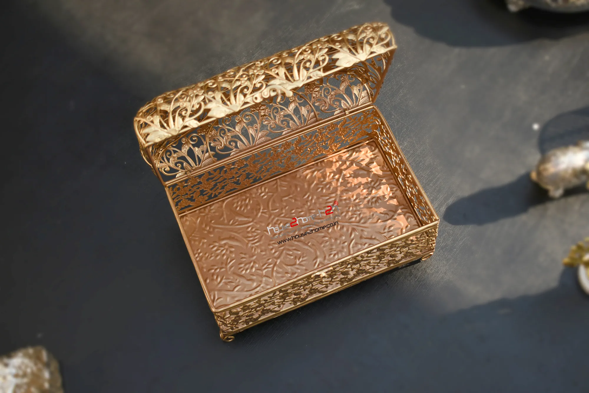 Wedding return gift in metal handicraft from house2home, made for couples to share with guests. Crafted by Moradabad artisans, compact and polished. Large bulk orders supported for wedding planners.