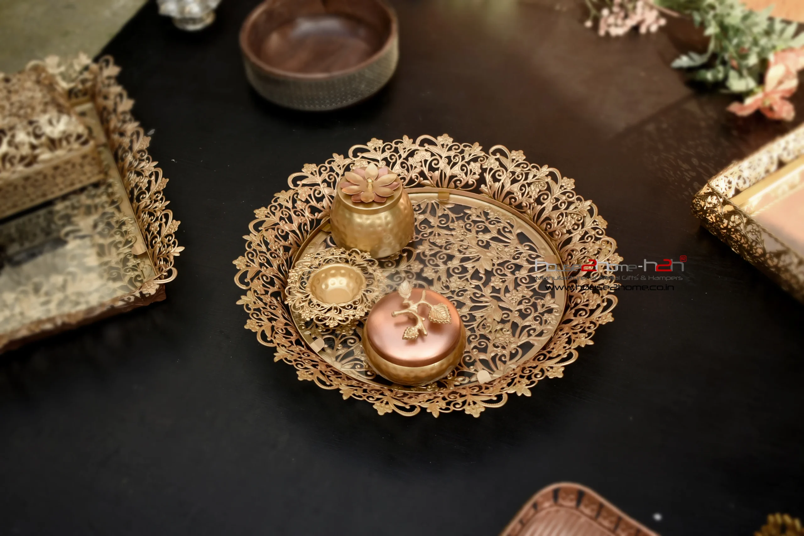 Gift sets and handicraft items from house2home, combining brass, aluminium and metal for weddings, housewarmings and Diwali. Finished by Moradabad artisans, with wholesale and bulk orders welcome.