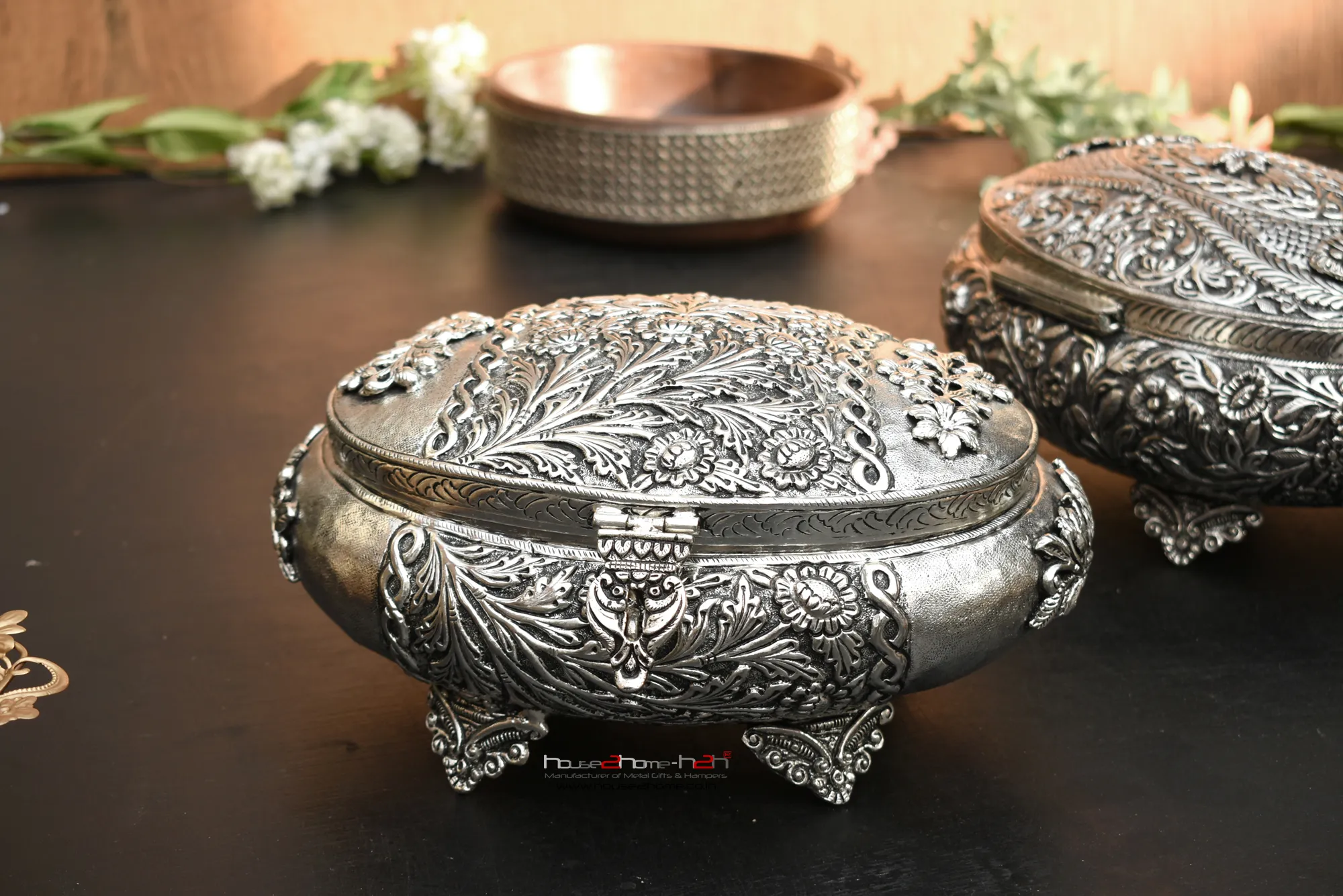 Personalized gift hamper from house2home, made to your requirements with custom branding on brass, aluminium or metal handicraft. Suited to weddings, housewarmings and corporate occasions. Bulk orders welcome.