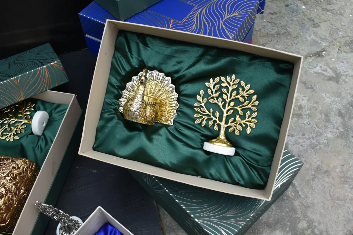 Metal handicraft business gift for export buyers