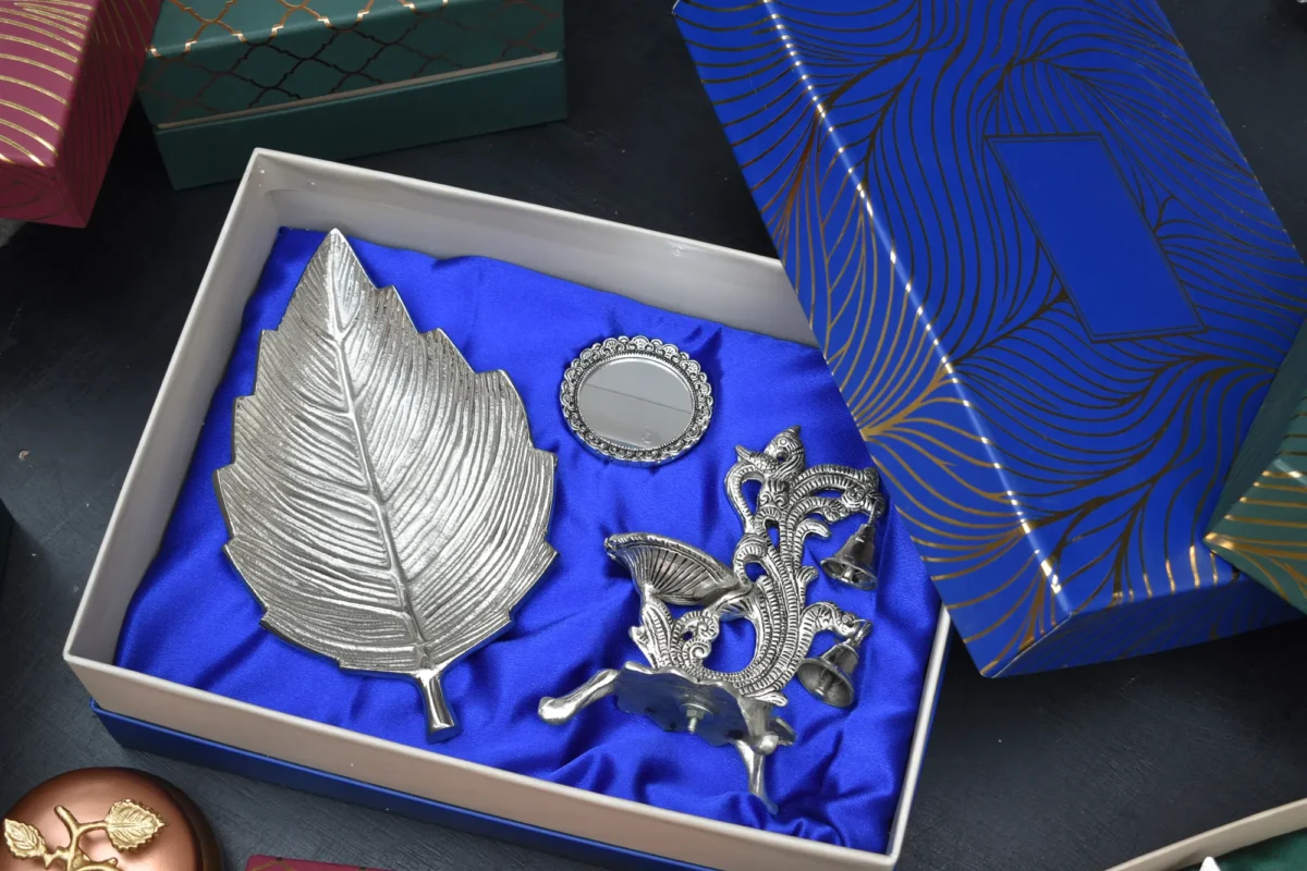 Metal handicraft corporate gift by house2home Moradabad