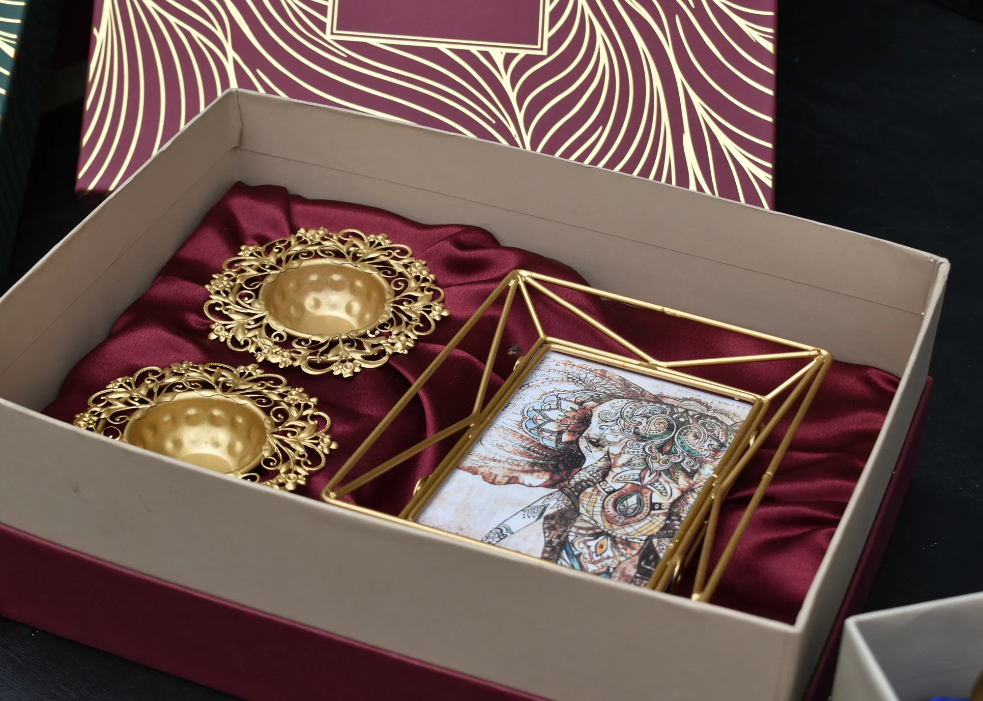 Palladium t-Light Candle Holder & Gold Wire Photo Frame- Corporate Gift Hamper Box - Image 4