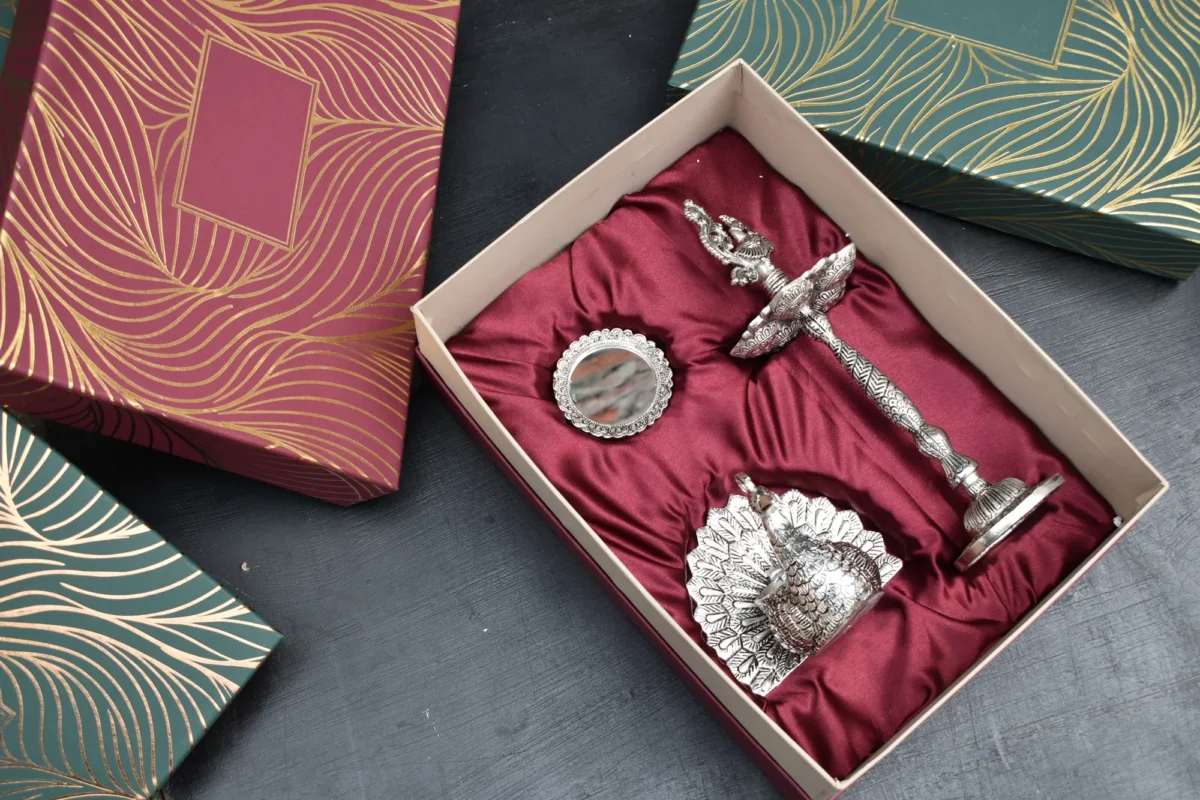 Peacock Candle Holder & T-light Holder & Decorative Peacock / Corporate Gift Hamper Box