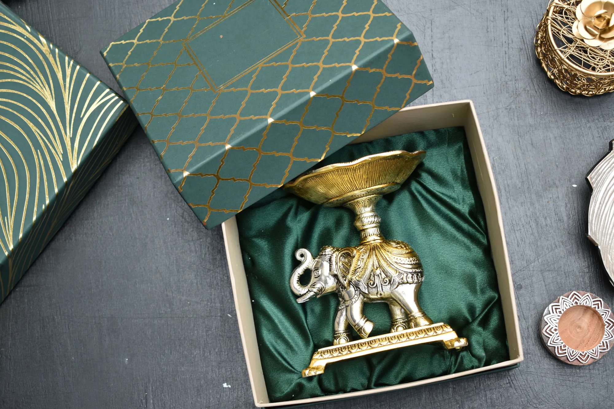 Brass and aluminium gift hamper Manufacturer