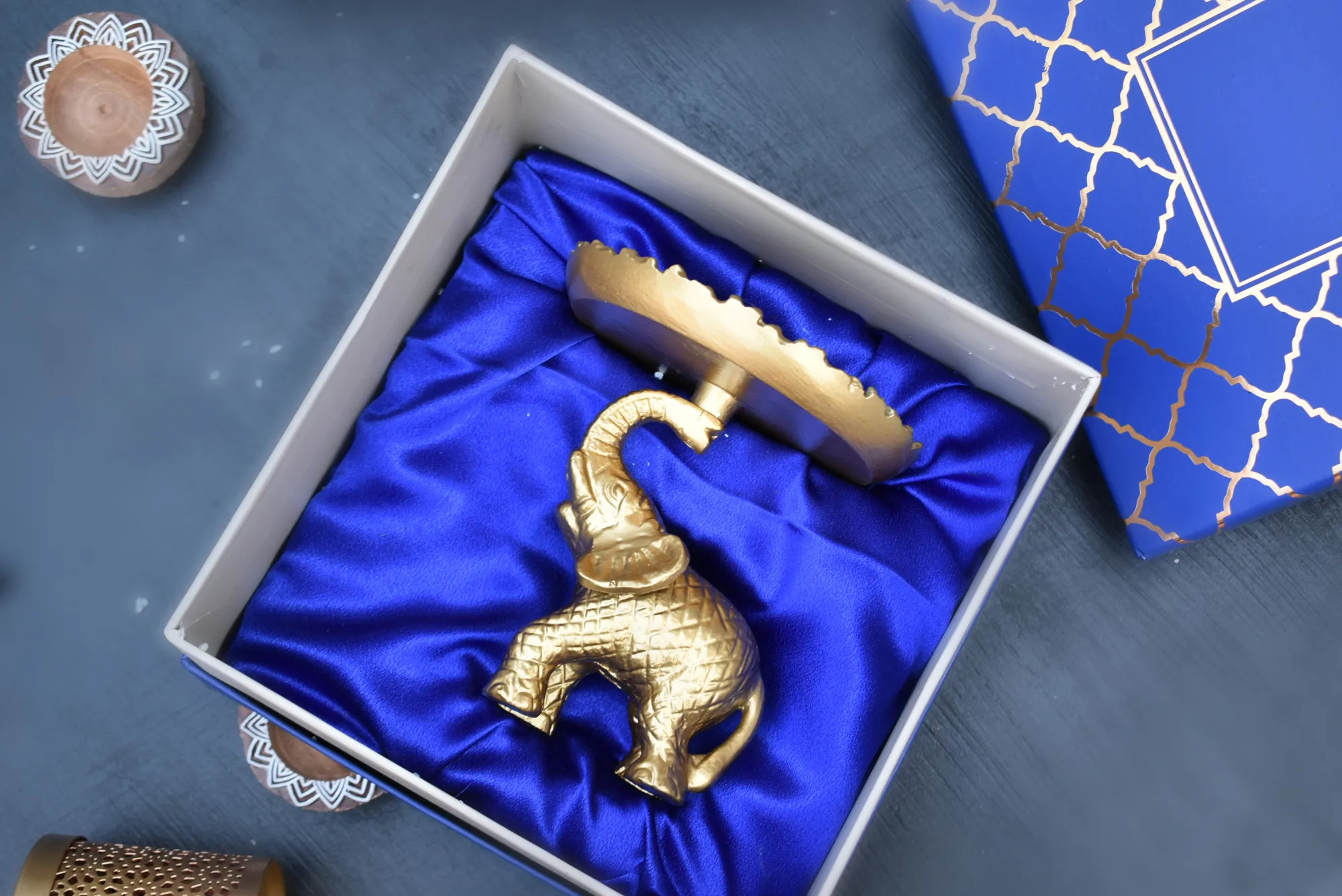 Customized corporate gift hamper for bulk orders
