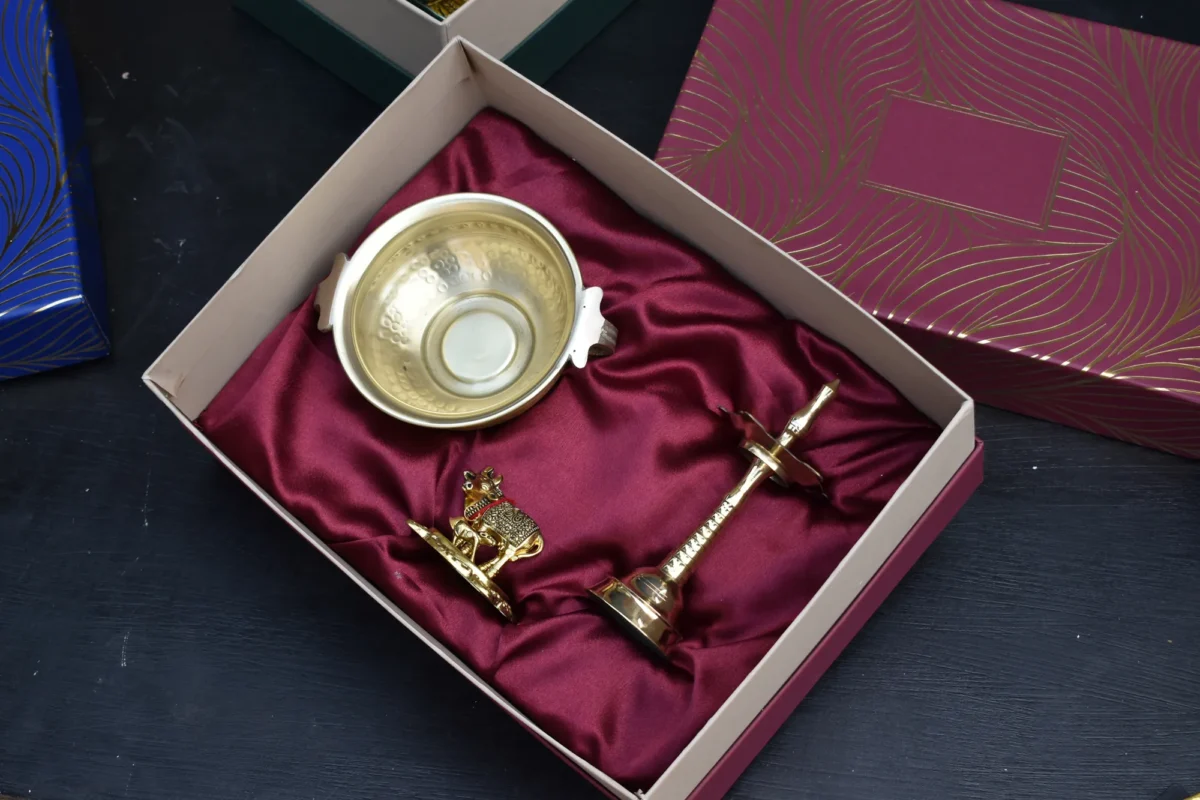 Alternative view of Brass Urli & Brass Vailakku Samai Brass Lamp & Kaamdenu Cow / Corporate Gift Hamper Box