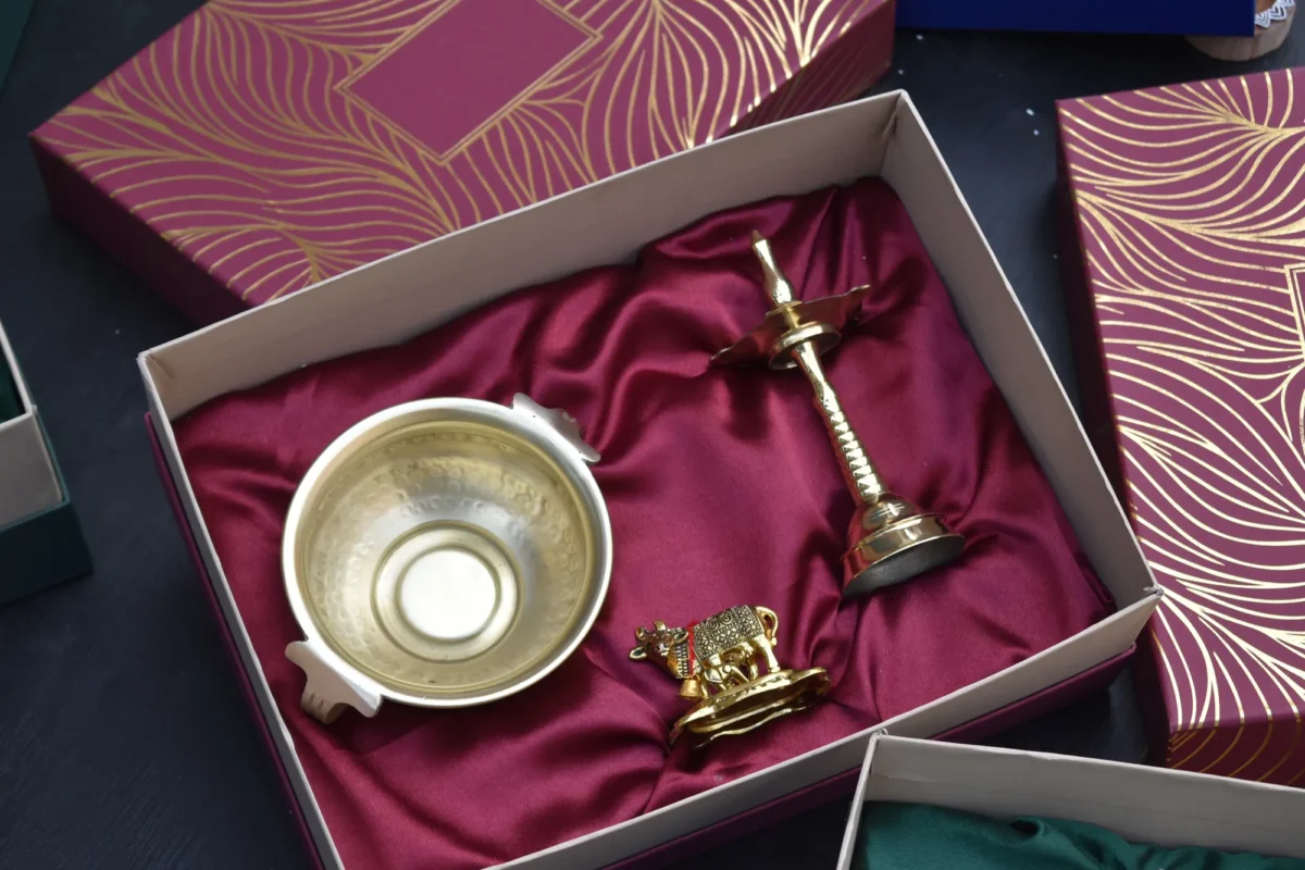 Brass Urli & Brass Vailakku Samai Brass Lamp & Kaamdenu Cow / Corporate Gift Hamper Box