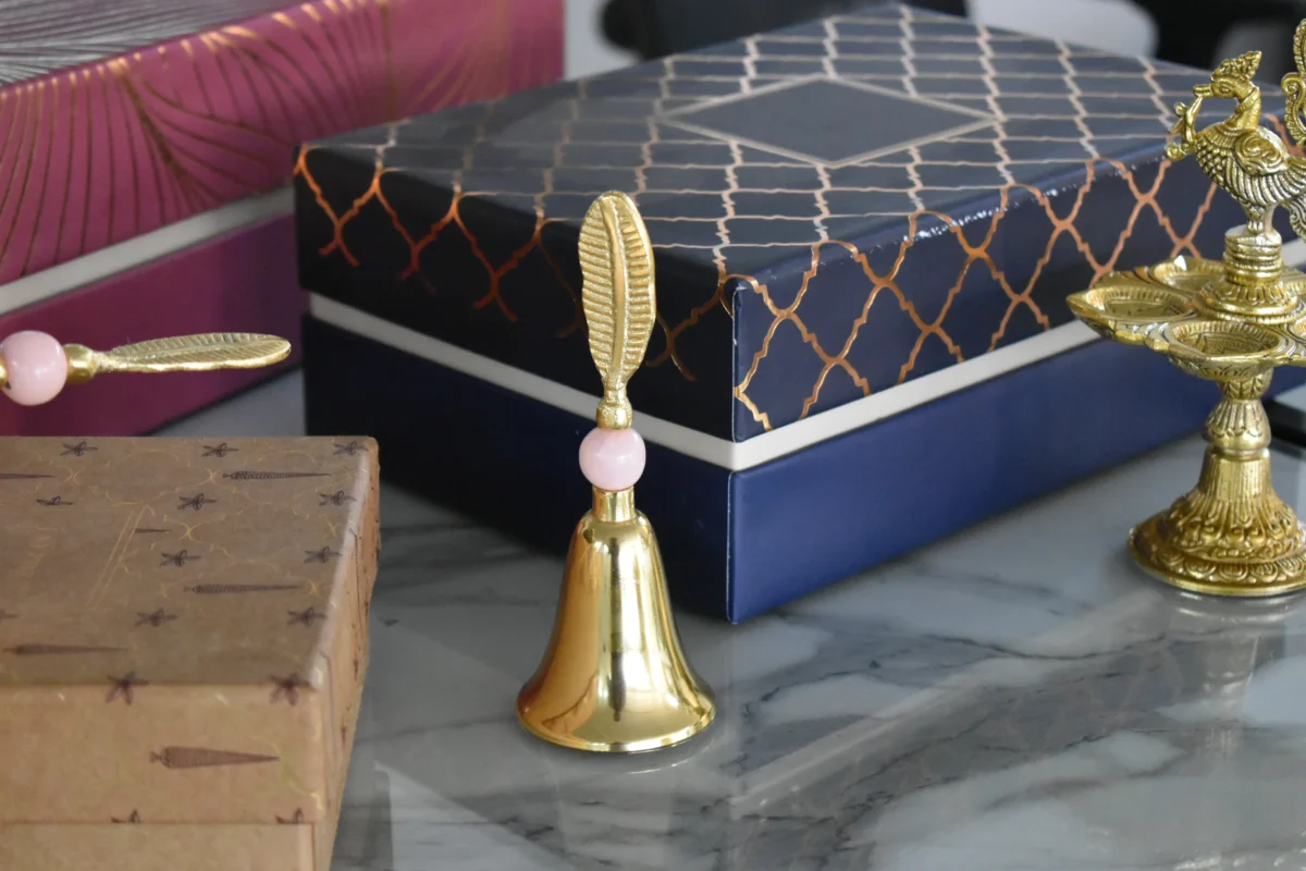 Housewarming gift in aluminium handicraft from house2home, lightweight and practical for new homeowners and office relocations. Made in Moradabad with a modern finish. Bulk orders for retailers and planners.